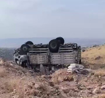 Kamyonet takla atarak ters döndü: 5 Yaralı