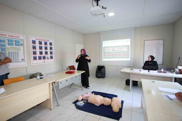 Yol ve bakım personeline ilk yardım eğitimi