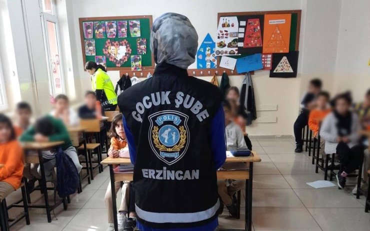 Erzincan’da çocuk polisi öğrencileri bilgilendirdi