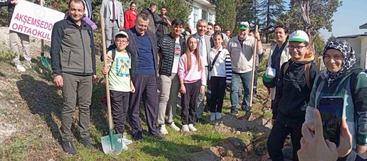 Ankara’da Milli Ağaçlandırma Günü’nde fidanlar toprakla buluştu