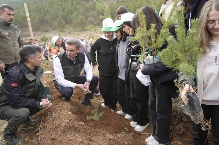 Gümüşhane’de Milli Ağaçlandırma Günü kapsamında fidanlar dikildi