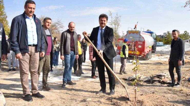 SÜ’de Milli Ağaçlandırma Günü’nde yüzlerce fidan dikildi