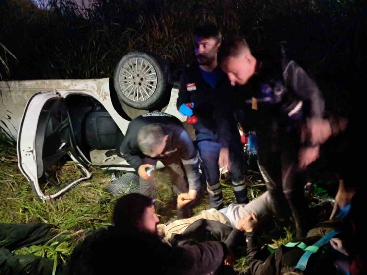 Kaçak göçmen taşıyan otomobil Asi Nehri’ne uçtu: 9 yaralı