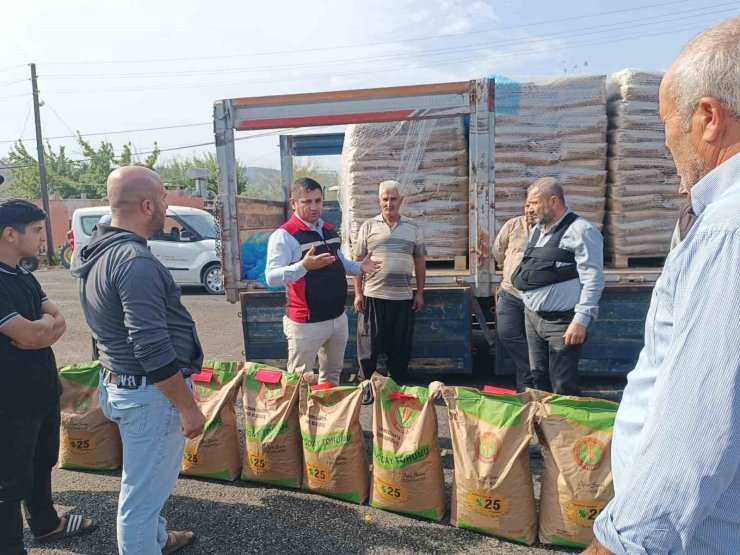 İmamoğlu’nda yangından etkilenen üreticilere buğday tohumu desteği