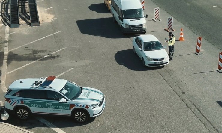 Gaziantep’te jandarmadan dron destekli trafik denetimi