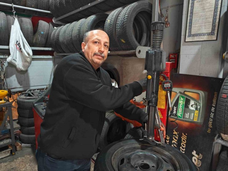 Ustasından kış lastiği uyarısı: "Can güvenliğimiz için lastiklerimizi taktıralım"