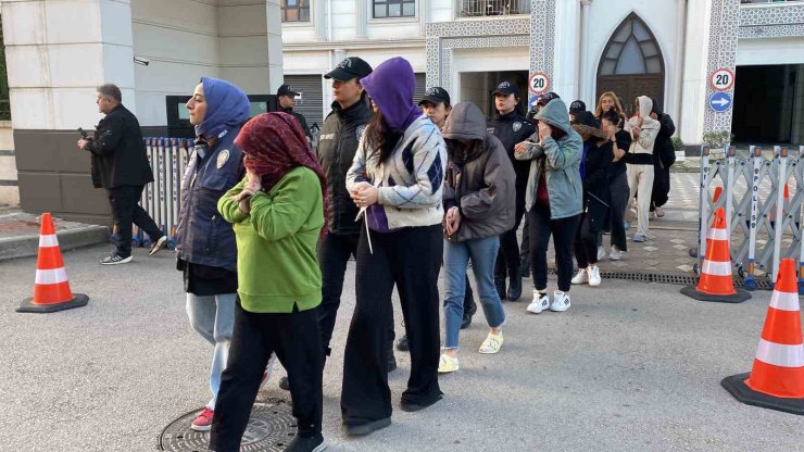 "Sahte bungalov" çetesine dev operasyon: Hesaplarında 35 milyon TL hareketlilik tespit edildi