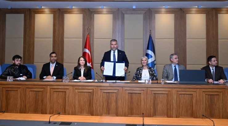 Anadolu Üniversitesi ve AIOA arasında akademik iş birliği