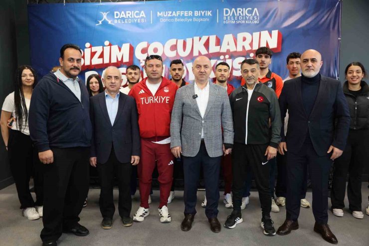 Başkan Bıyık milli sporcularla bir araya geldi
