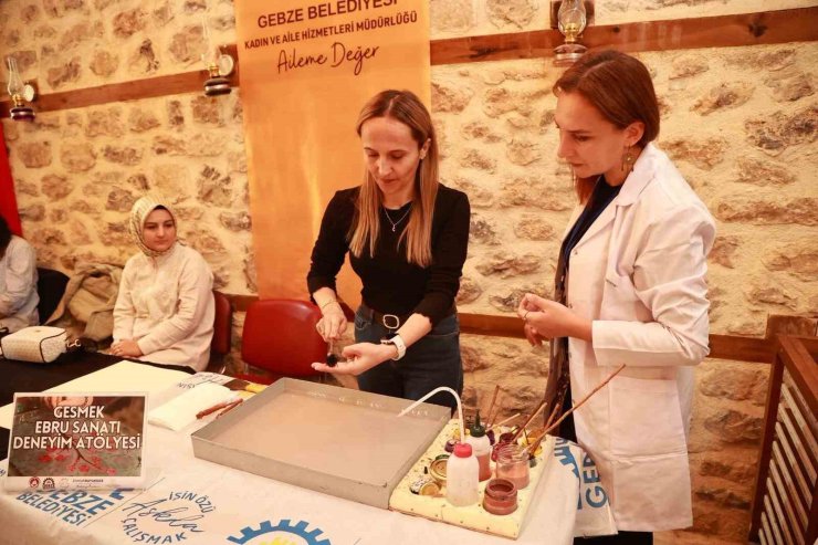 Tarihi mekanda "ebru" etkinliği