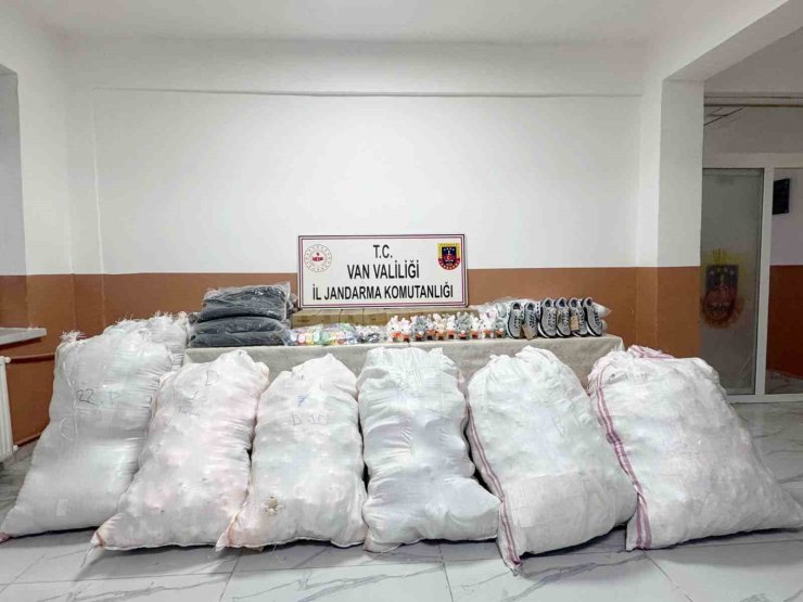Başkale’de 4 milyon 163 bin TL değerinde kaçak malzeme ele geçirildi