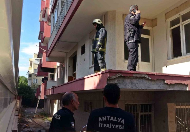 Kentsel dönüşüm için boşaltılan binadaki yangında erkek cesedi çıktı