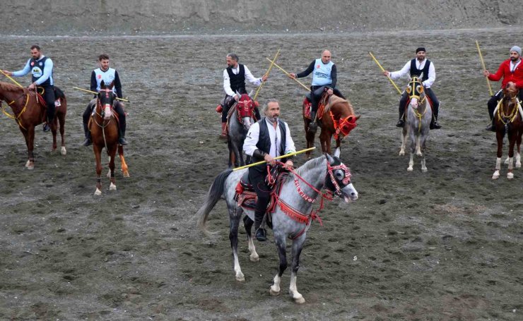 Atlı sporun asırlık geleneği Erzincan’da sürdürülüyor