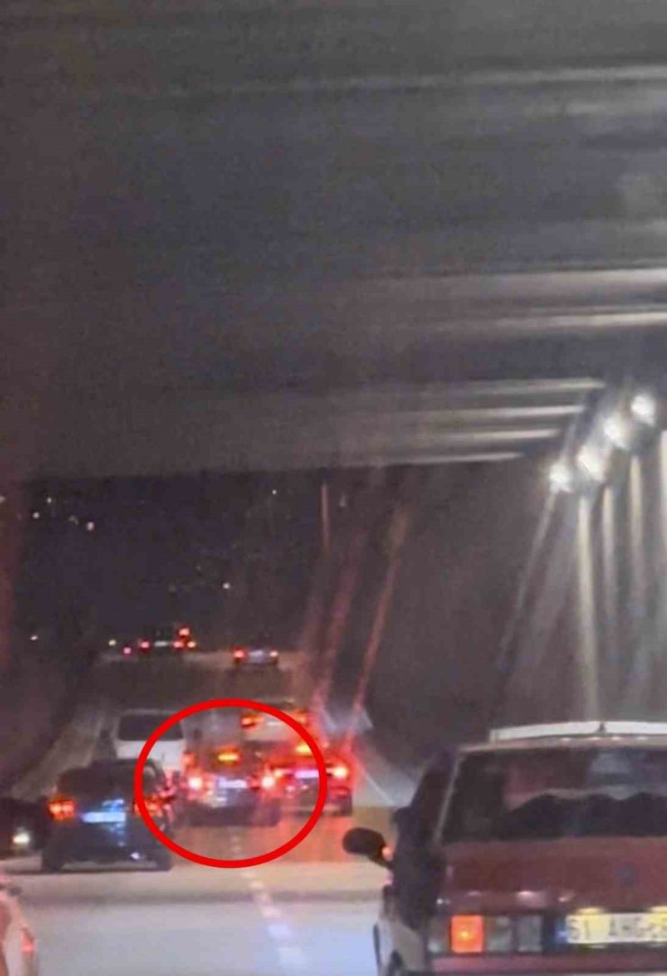Bursa’da trafikte makas atan ve tehlikeli şerit değiştiren araçlar kamerada