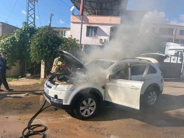 Kırıkhan’da cip yandı