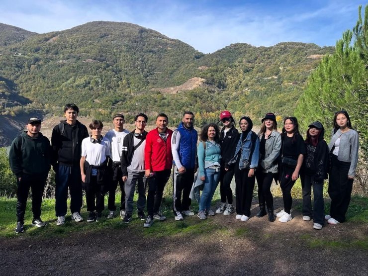 SUBÜ öğrencileri Yuvacık’ta doğa yürüyüşü yaptı