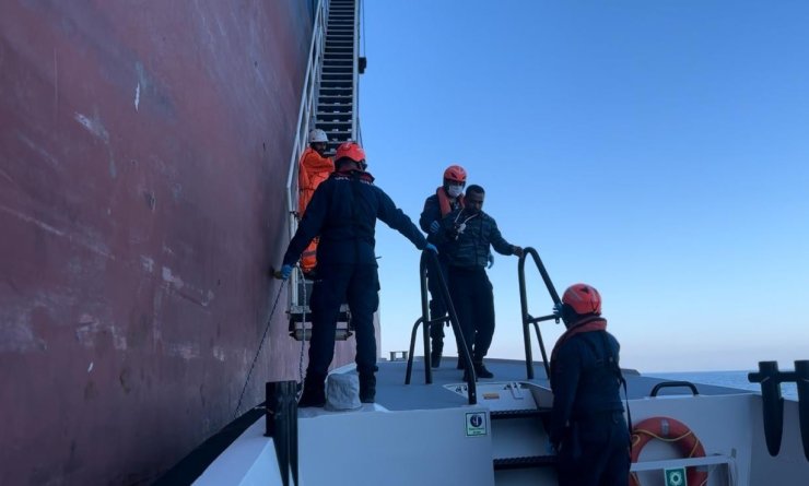 Bozcaada açıklarında tankerde elinden yaralanan personelin tıbbi tahliyesi gerçekleştirildi