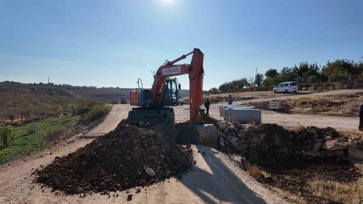 Bozova’da deforme olan yol yenileniyor