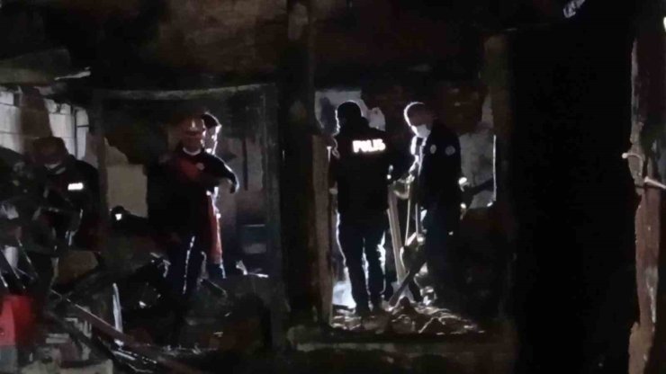 Bursa’daki ev yangınında kaybolan yaşlı adamın cansız bedeni bulundu