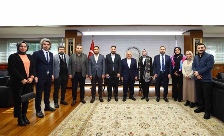 Büyükkılıç, Kayseri’nin ilk kadın ilçe başkanı Kahraman ve yönetimini ağırladı