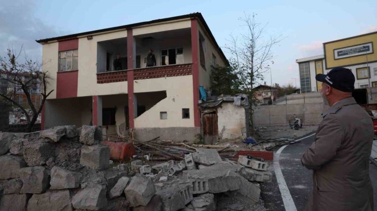 Başkan Çolakbayrakdar Uğurevler’de: "Geleceğin modern mahallesini inşa ediyoruz"