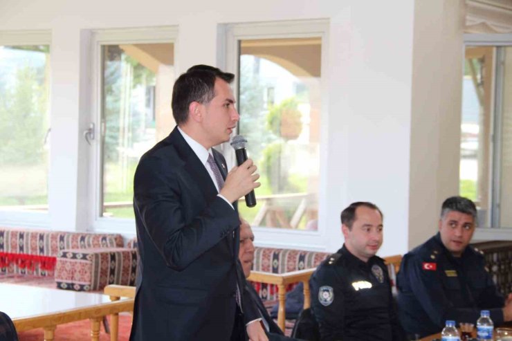 Hisarcık Kaymakamı Atam, muhtarların sorun ve taleplerini dinledi