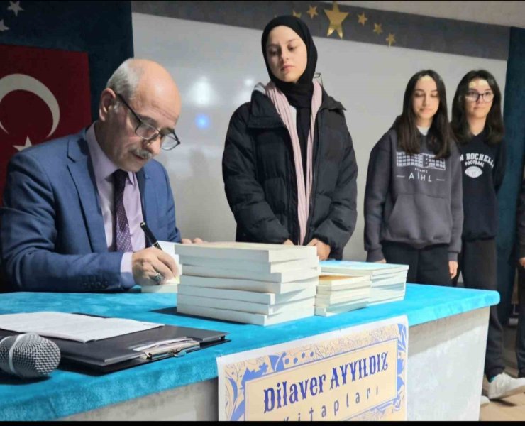 Balıkesirli öğretmen yazar Dilaver Ayyıldız’dan çocuklara şiir kitabı