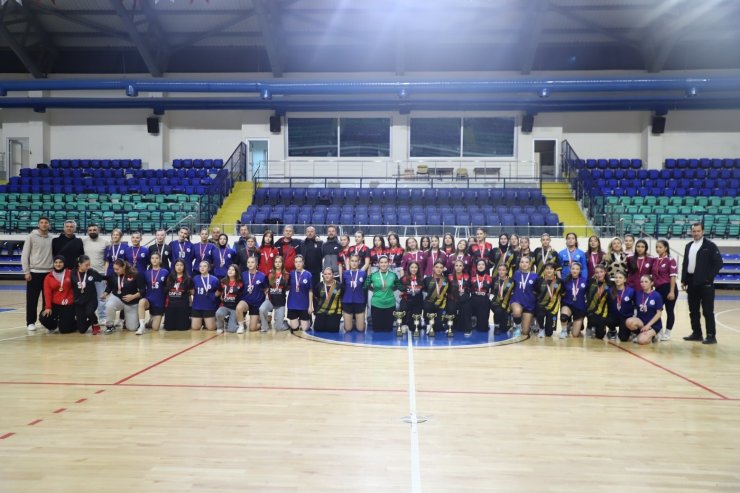 Kütahya’da ’Okullar Arası Genç Kızlar Hentbol’ müsabakaları sona erdi