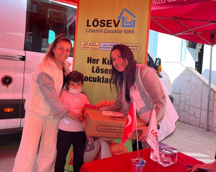 Denizli’de mutlu et paketleri kanserle mücadele eden ailelere ulaştı