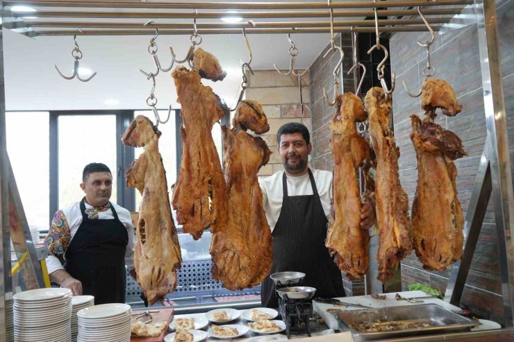 Muş’ta 15 yıllık ustalıkla büryan geleneği yaşatılıyor