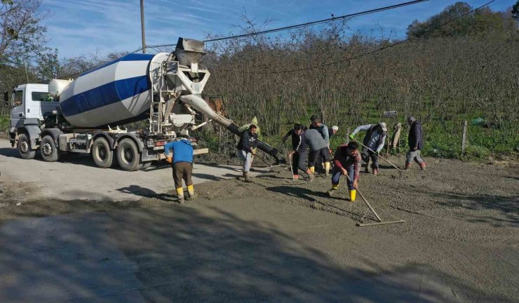 Ordu’da beton yol çalışmaları devam ediyor