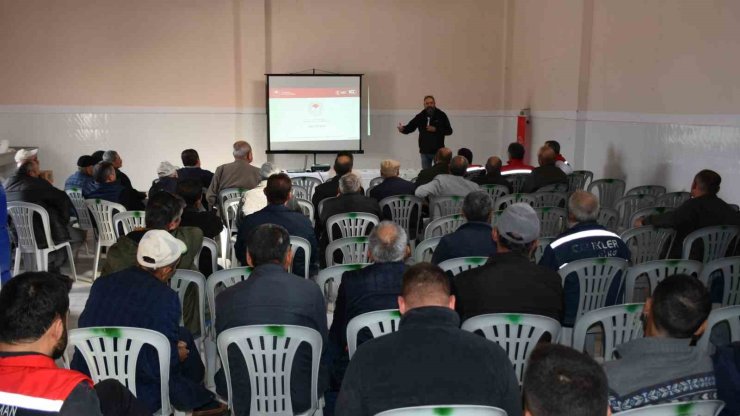 Yenipazar’da üreticiler şap hastalığıyla mücadele konusunda bilgilendirildi