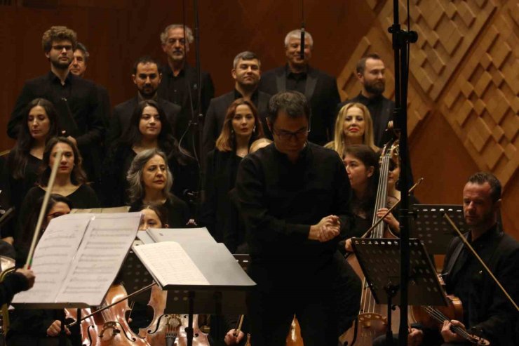 Devlet Çoksesli Korosu 90’ıncı yaşını kutlayan Arvo Part’in İstanbul’a özel bestelediği eseri sanatseverlerle buluşturdu