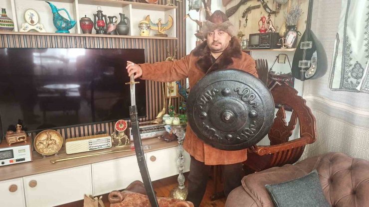 İşçi emeklisi eski antika eşyalarla evinde küçük bir müze kurdu