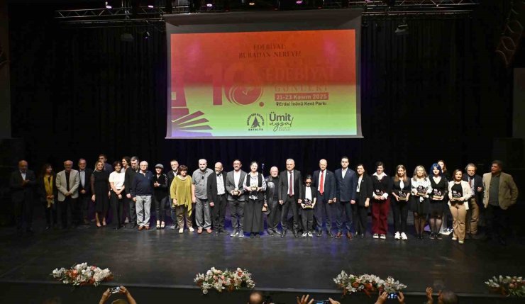 Antalya Edebiyat Günleri’nde öykü ve şiirin en iyileri ödüllendirildi