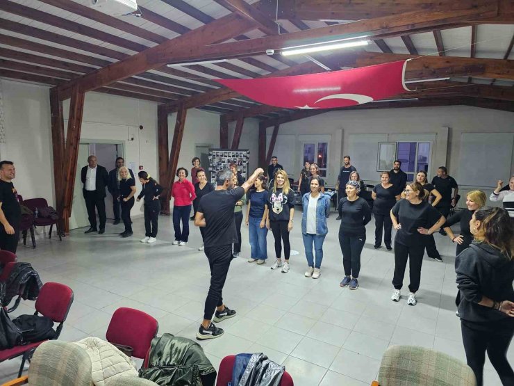 Ayvalık’ta öğretmenlerden halk dansları yolculuğu