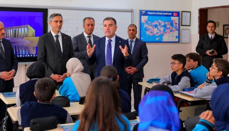 Vali Eldivan’dan gençlere: "Zamanı verimli kullanın"