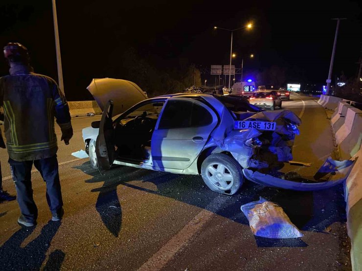 Bursa’da feci kaza: Bariyere çarpıp takla attı, 2 yaralı