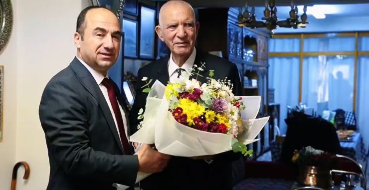 İl Emniyet Müdürü Yılmaz, 92 yaşındaki emekli öğretmeni ziyaret etti