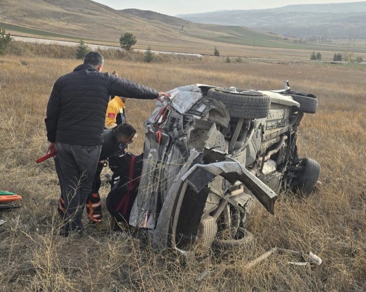 Takla atan otomobil hurdaya döndü: 1 yaralı