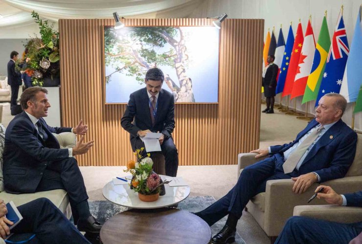 Cumhurbaşkanı Erdoğan, Güney Afrika’da düzenlenen G20 Liderler Zirvesi kapsamında Fransa Cumhurbaşkanı Emmanuel Macron ile bir araya geldi.
