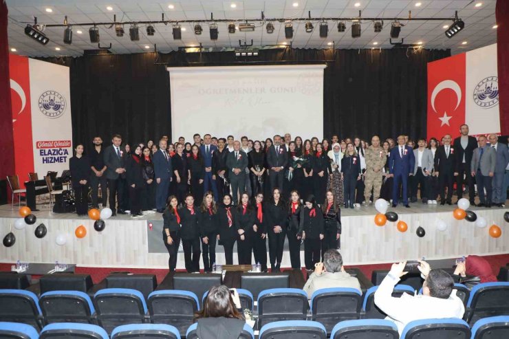 Elazığ’da Öğretmenler Günü kutlandı