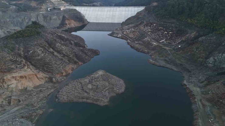 Son 65 yılın en kurak yılını yaşayan Hatay’da kentin içme suyunu karşılayan barajın su seviyesi yüzde 6’ya düştü