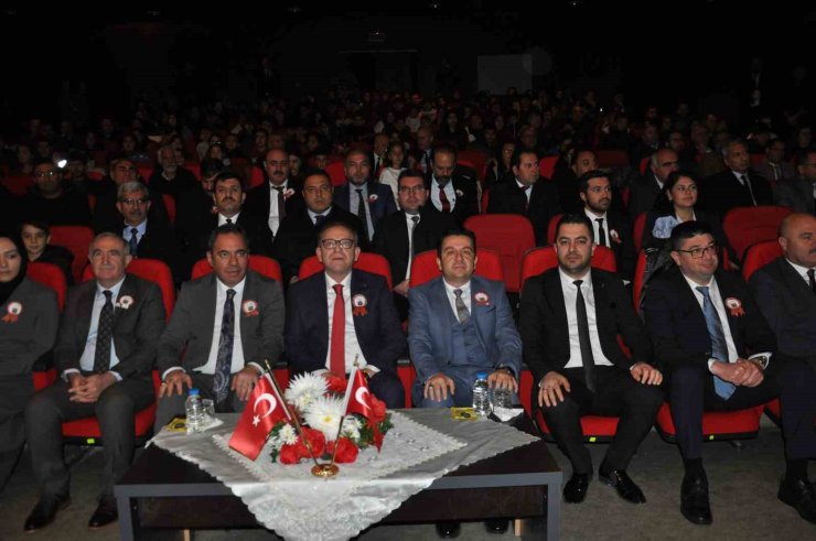 Kars’ta Öğretmenler Günü kutlandı