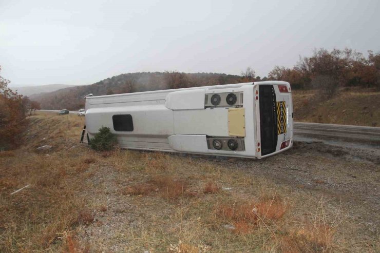 Konya’da öğrenci servisi devrildi: 31 yaralı