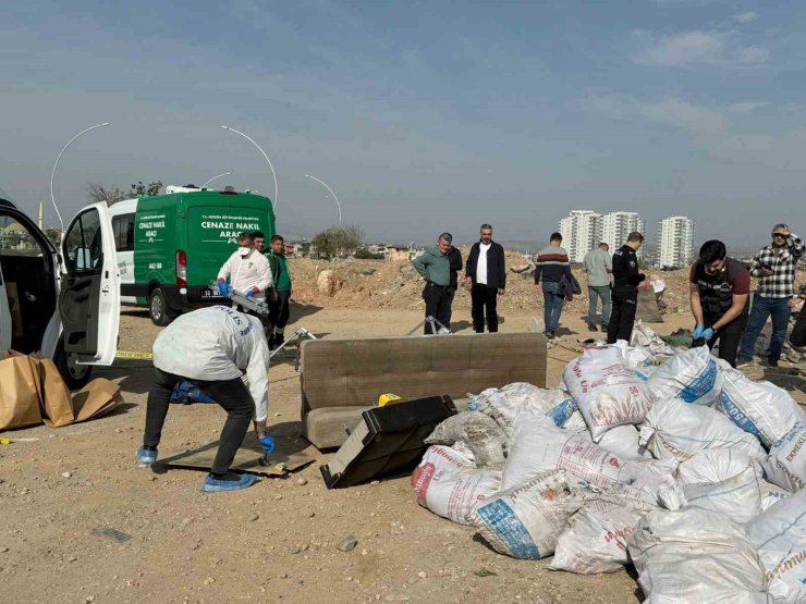 Mersin’de korkunç cinayet: Öldürüp tuzlayıp halıya sarıp çekyatla atmışlar