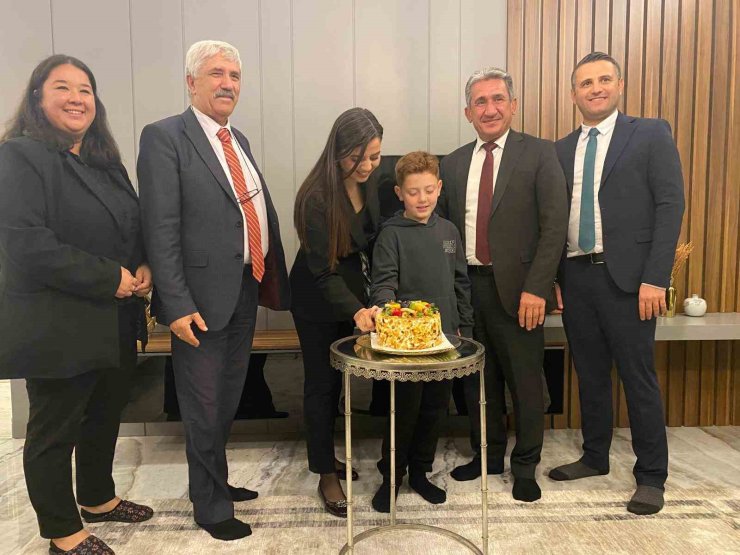 Menteşe’de öğretmenlere ’çifte kutlama’ sürprizi