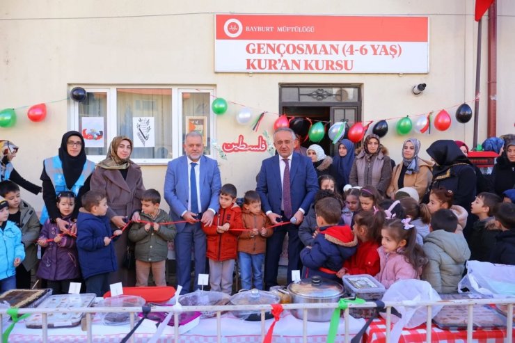 Bayburt’ta Filistin’e destek amaçlı hayır çarşısı düzenlendi
