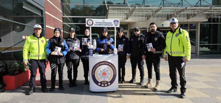 Tatvan Emniyet Müdürlüğünden bilgilendirme standı