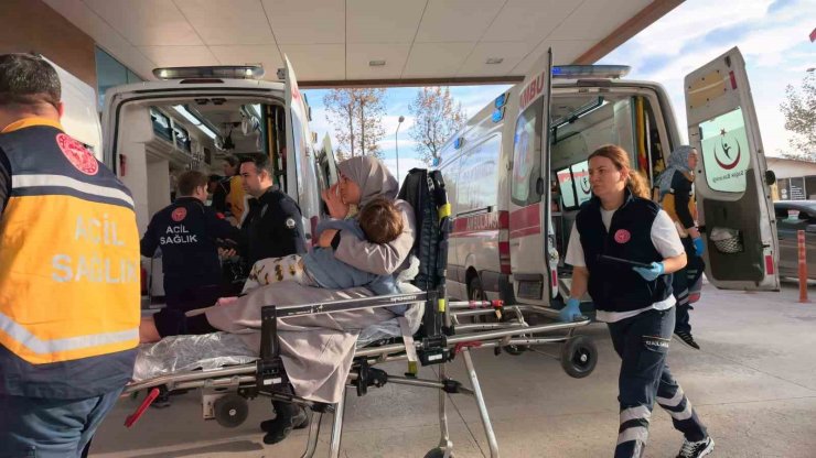 3. kattaki balkondan düşen çocuk yaralandı